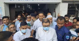 ঝটিকা সফরে গিয়ে তত্ত্বাবধায়ককে প্রত্যাহার, দালালদের তোপের মুখে স্বাস্থ্যমন্ত্রী